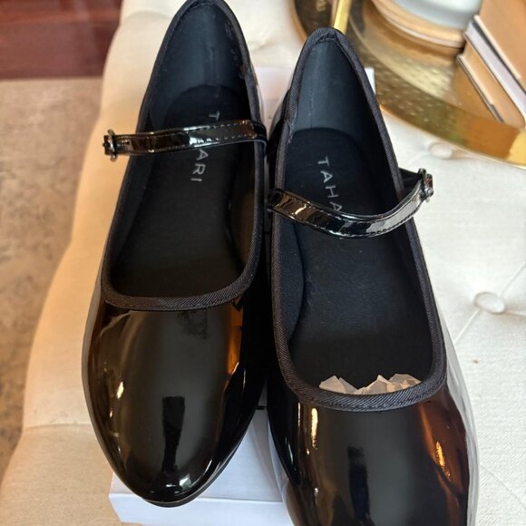 Tahari Black Patent Mary Jane Flats – Sizes 7.5 & 8.5 - Picture 2 of 6